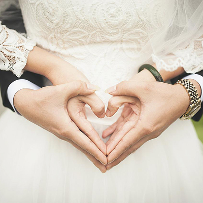 groom and bride hands